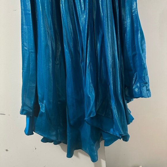 Alice + Olivia Blue Metallic Pleated Skirt - Size 6 - Picture 8 of 9